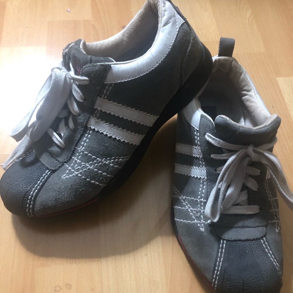 Size 8 Kenneth Cole reaction sneakers